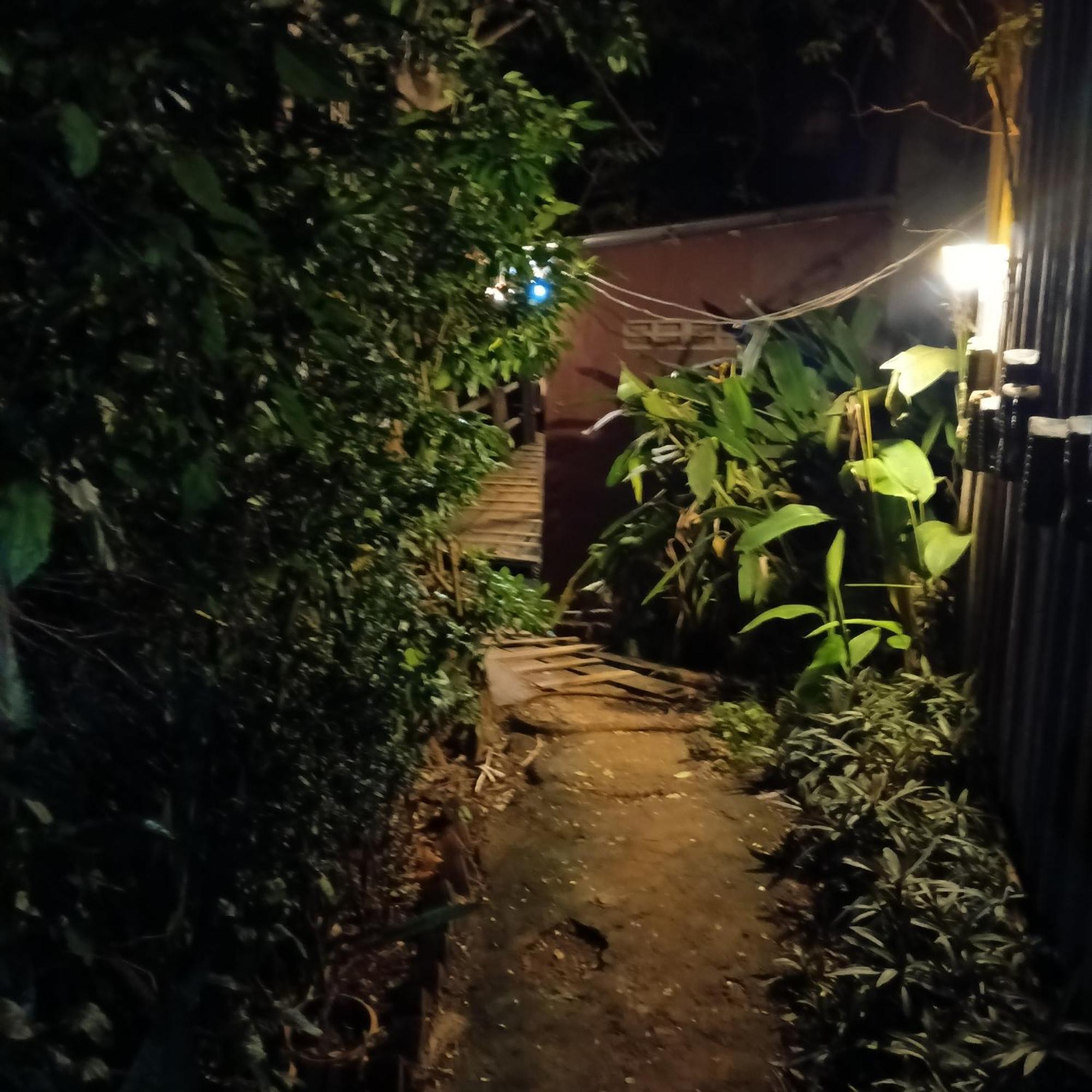 Апартаменти Familyhouse & Trekking Banlung Номер фото